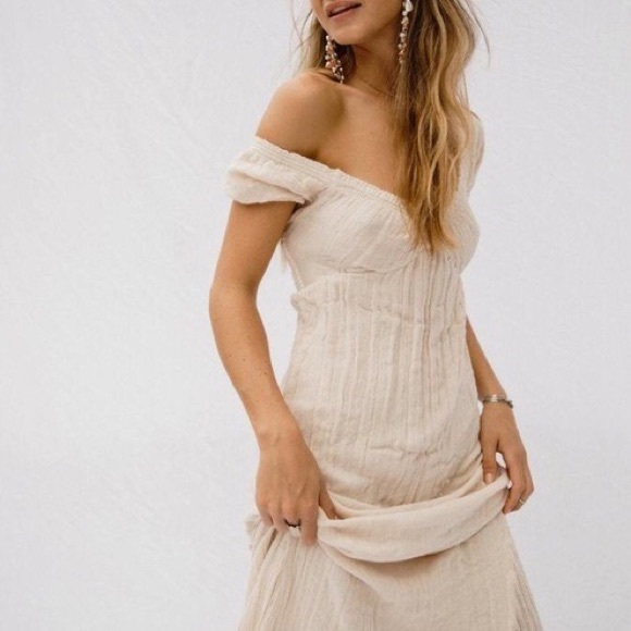 Jen’s Pirate Booty D’Amico Dress in White - Picture 3 of 5